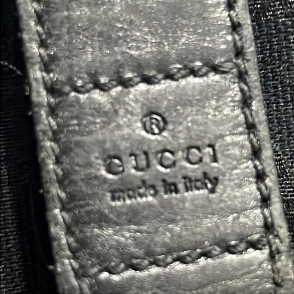 Authentic Gucci luxury designer GG signature canvas & leather messenger bag - Picture 11 of 15